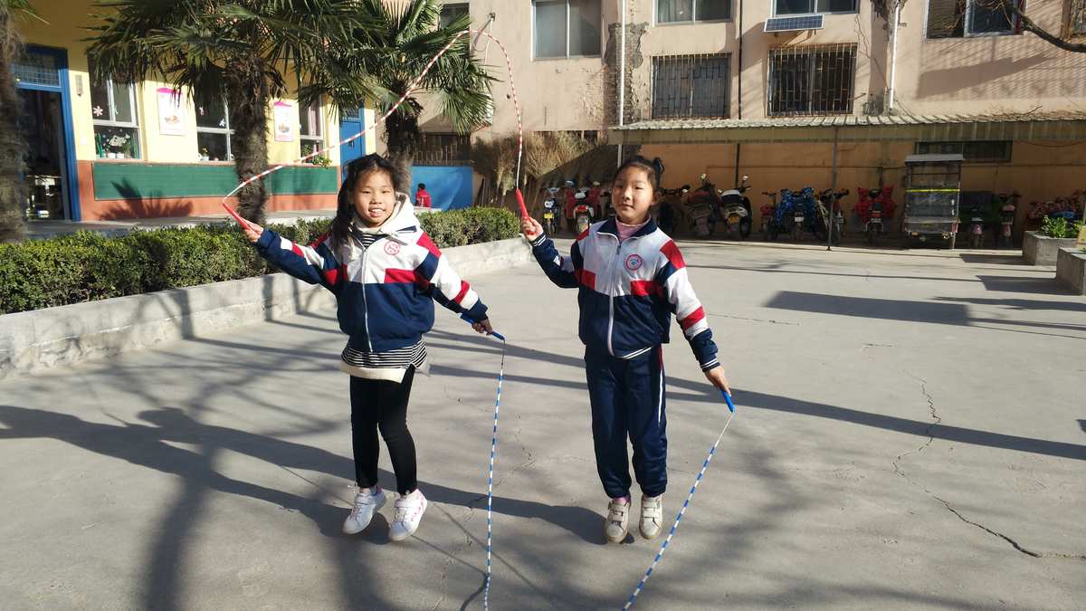 绕绳子，儿童游戏乐趣！