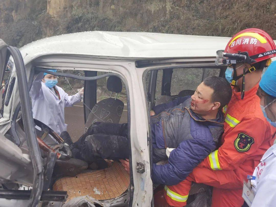 消防车灭火警车抓小偷_偷车游戏 忘了名字 有消防车警车_消防车被偷