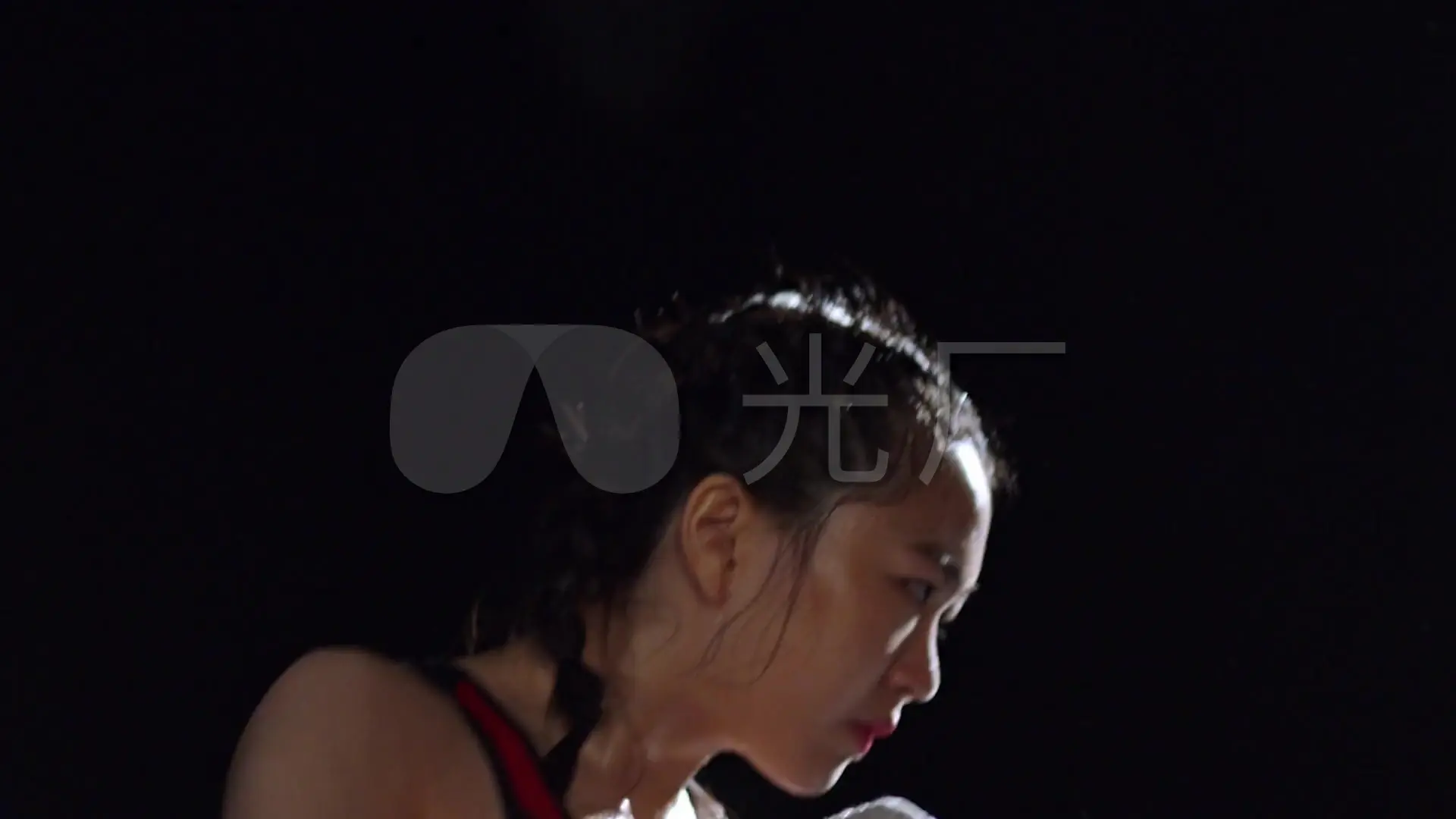 打美女屁屁_打美女_打美女屁股打红了视频