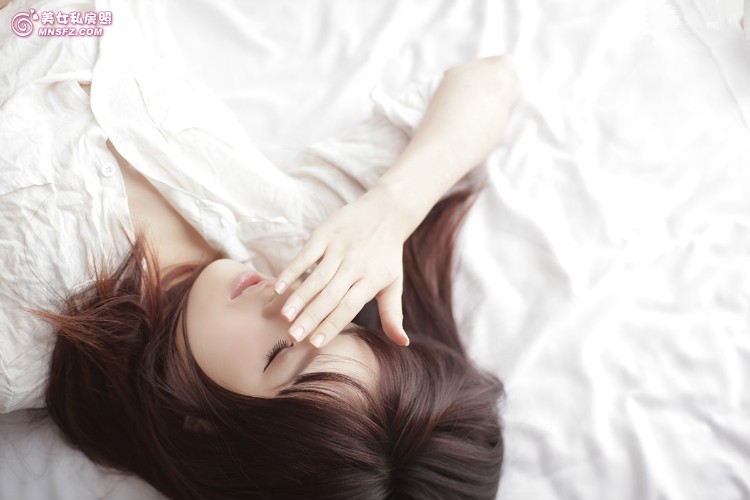 绚丽妖娆，美女吸睛让人陶醉