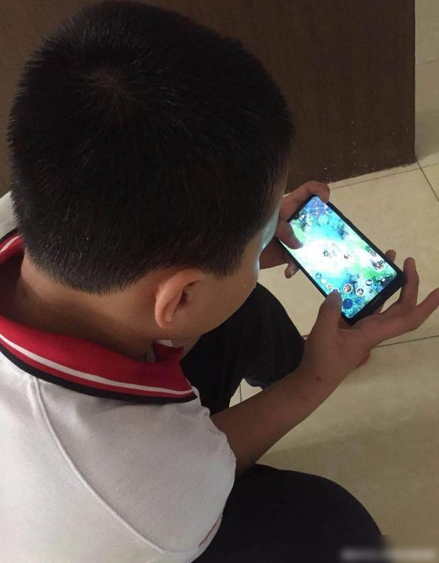 儿童手机玩游戏_孩子用手机打游戏怎么办_大孩子手机游戏