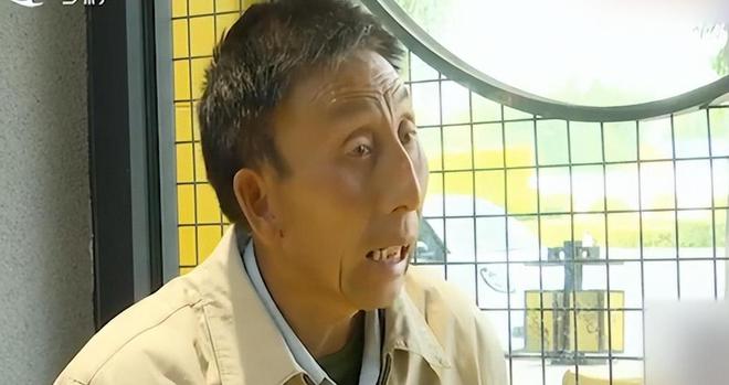 大叔游戏头像_大叔照片搞笑_大叔带手机玩游戏图片