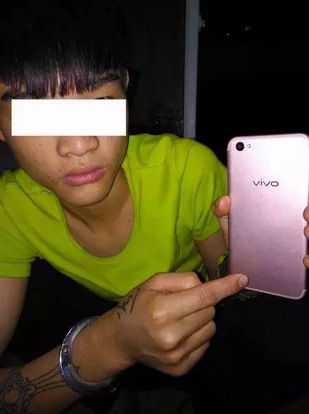 抓抢少女手机游戏怎么玩_4个少女抢手机游戏被抓_抓抢少女手机游戏