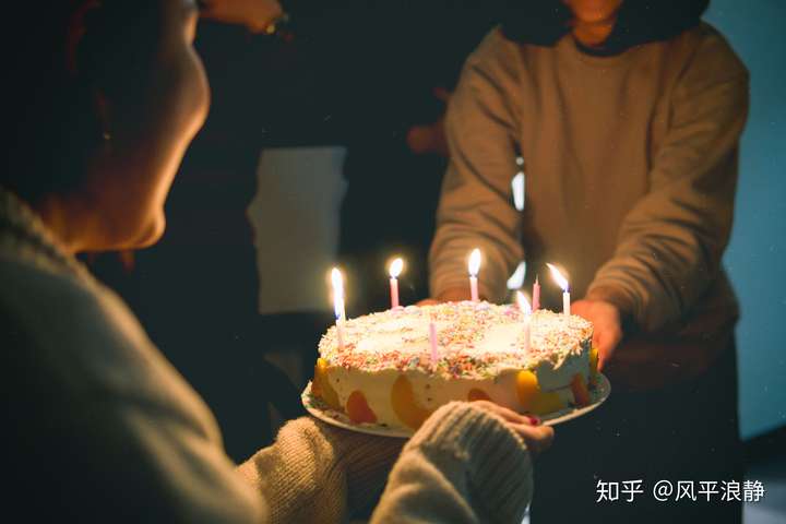 月经量少颜色黑褐色是什么原因_月经不调怎么办_2月29