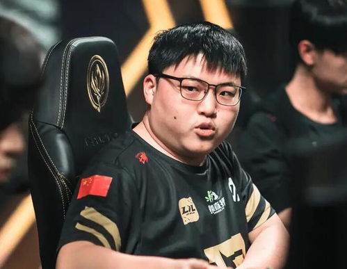 uzi回应复出视频,勇敢面对挑战，还是选择安逸生活？